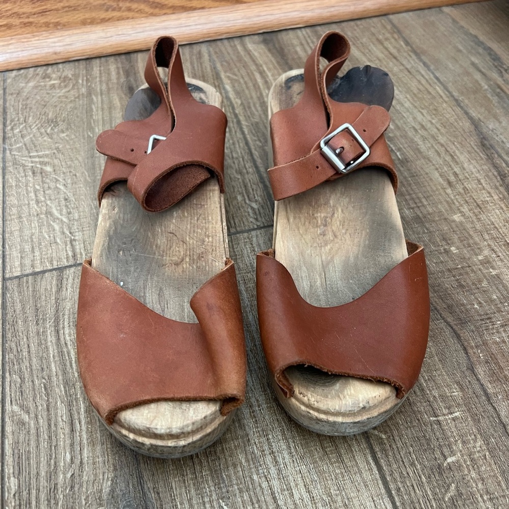 MIA Brown Leather Sandals with Buckle Wooden Clogs - Picture 3 of 7